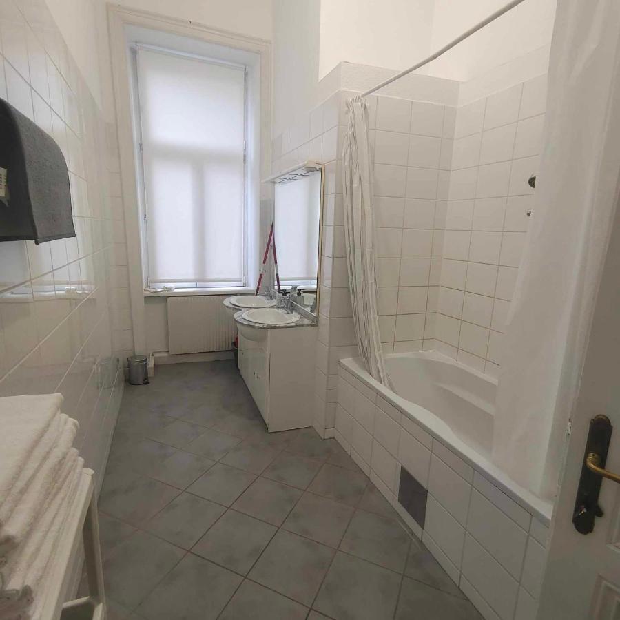 Large 4 Room Apartment In The Center Of Wien Ngoại thất bức ảnh
